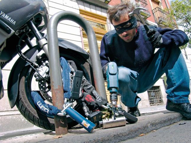 Estos cinco antirrobos eran infalibles. En la práctica roban la moto con  todos